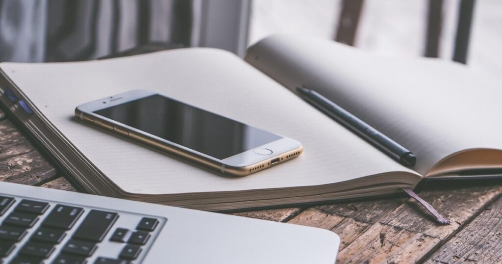 ビジネス用途に耐えうる高速で安全なVPN接続環境とPCデスク