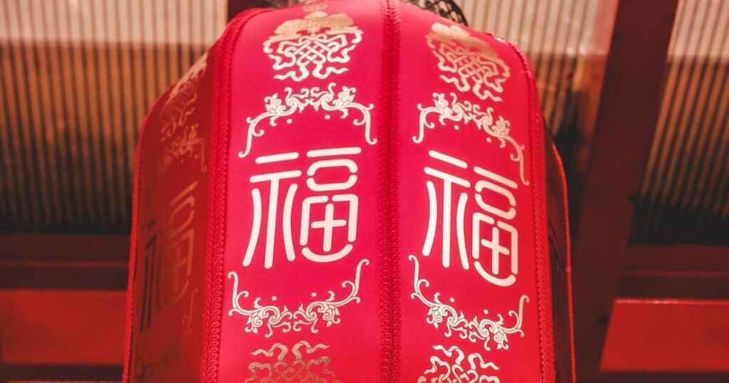 2026年春節（旧正月）を祝う赤いランタンと飾りのイメージ