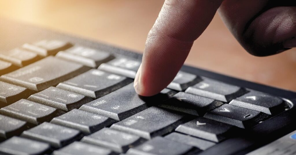 完璧主義を捨てて見切り発車でスタートを切るアクションイメージ