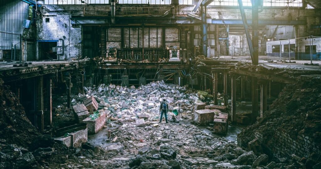 並行ルートによる非公式な転売と深刻な価格崩壊リスクを示す直接的なイメージ