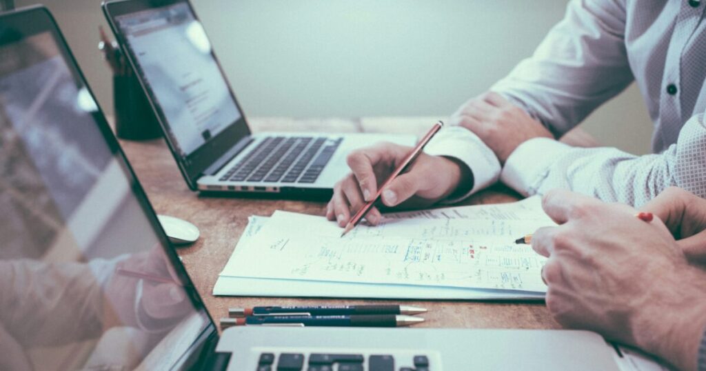 事業の立ち上げ期と拡大期に合わせてクレジットカードを戦略的に使い分ける経営計画の直接的なイメージ