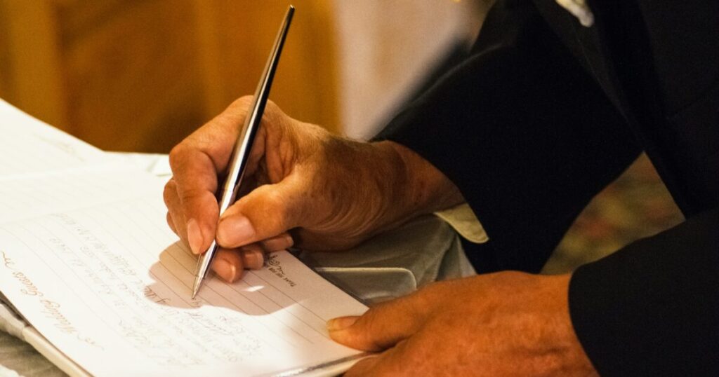 整備された正規ルートによる明確な契約と商流管理を示す直接的なイメージ