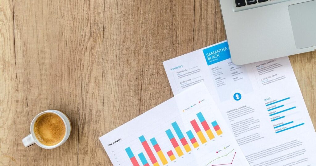 完璧主義を捨ててシステムに任せ経理作業の時間を効率化する実務のイメージ